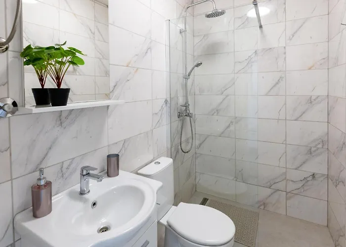 1 Bedroom Stunning In *