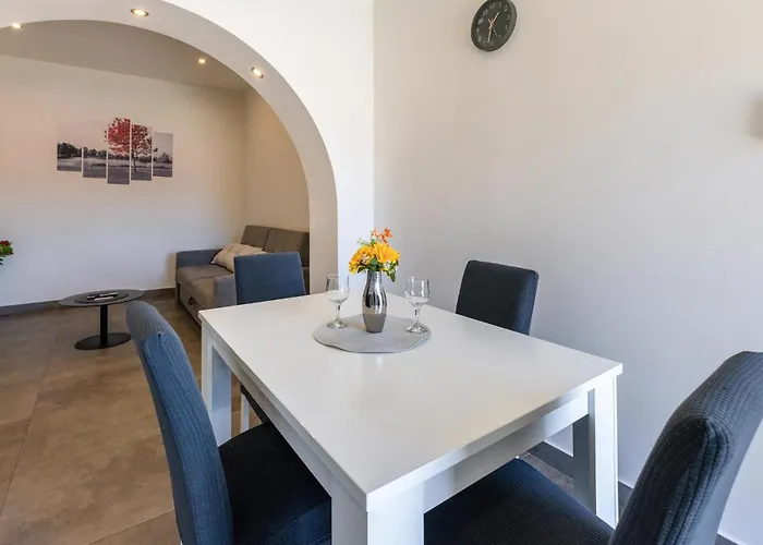 1 Bedroom Stunning In * Ploce (Dubrovnik-Neretva)